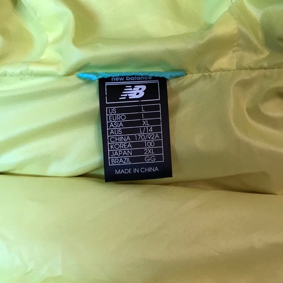 Preowned Girls New Balance puffy vest w hood - sz L - Picture 3 of 5